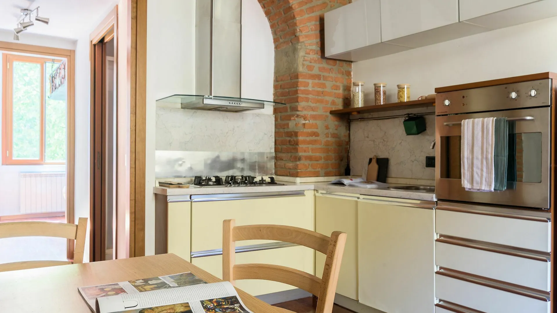 Home At Hotel Porta Romana - Carita Apt location